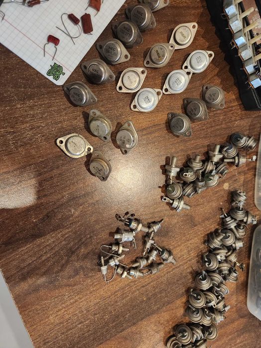 Zapas części Unitra po sąsiedzie