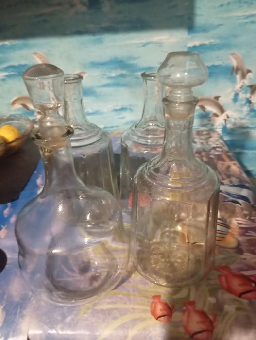 Продам графины 4 штуки