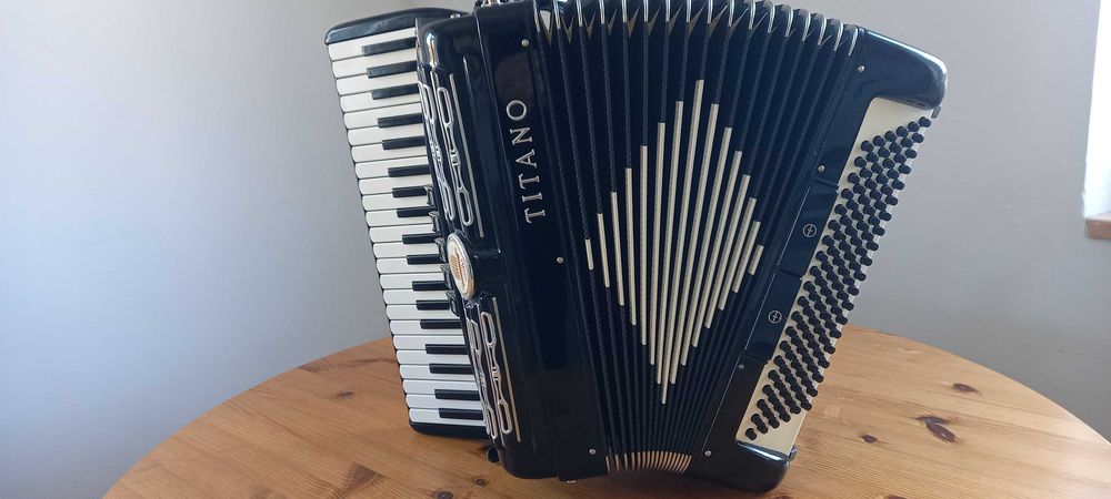 Akordeon włoski TITANO 120