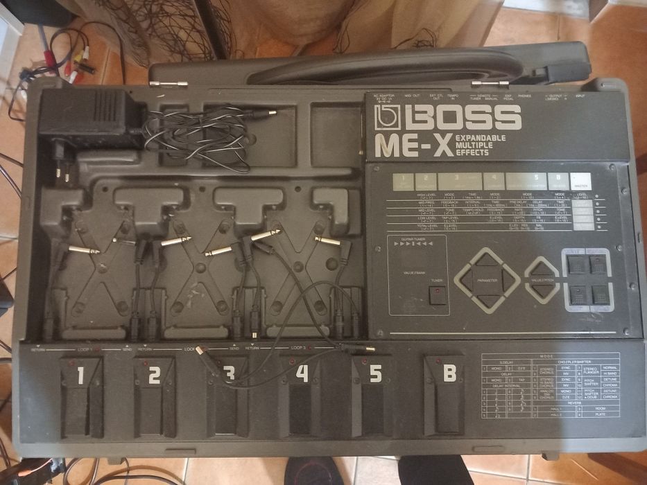 Pedaleira de efeitos rara!BOSS ME-X