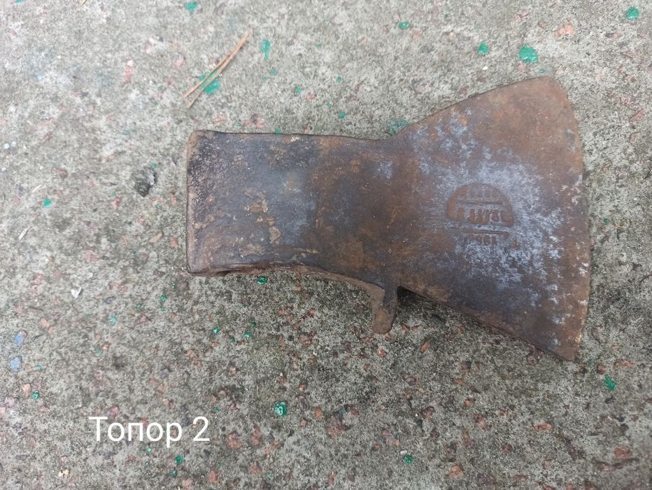 Кованый топор старый