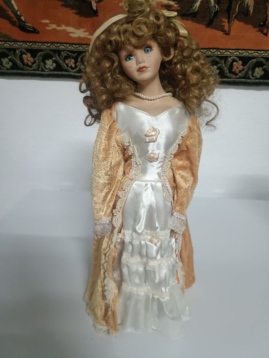 Boneca de porcelana