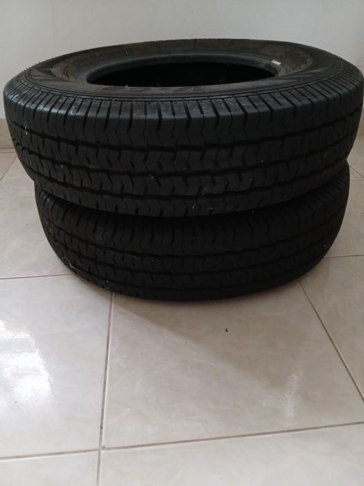 Pneus  185 R/ 14C ovation