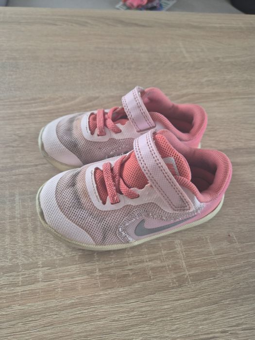 Buty dziewczęce nike r.23,5