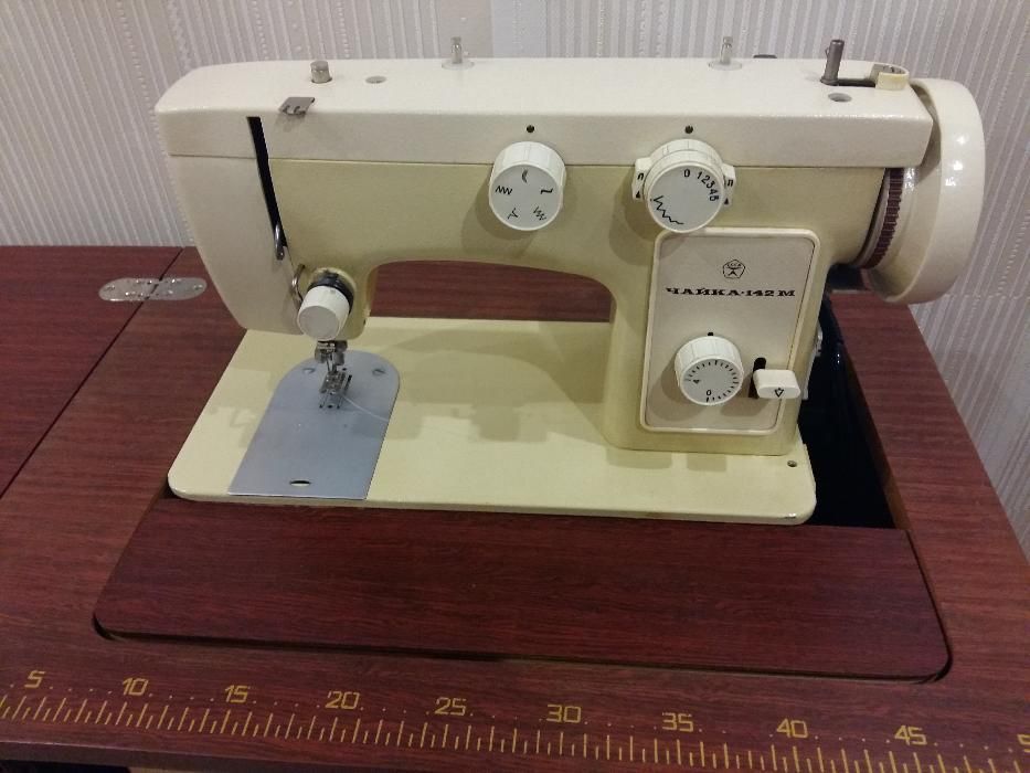 Продам швейну машинку Чайка-142М привод ножной электрический