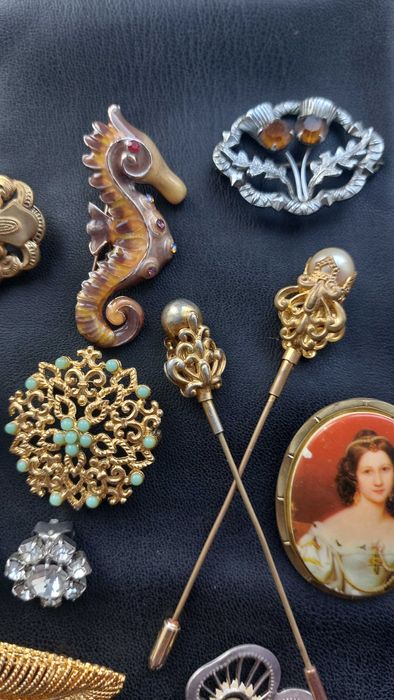 Брошки, серьги, кулоны