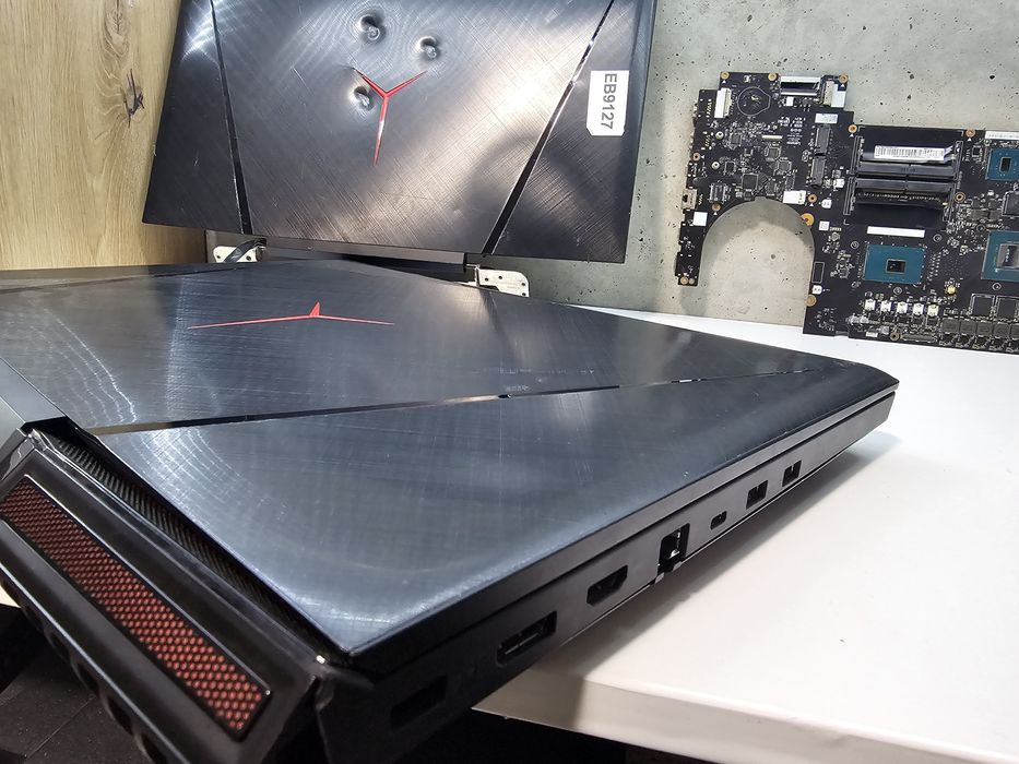 Ігровий ноутбук Lenovo Legion Y920-17IKB (i7-7820HK, GTX 1070)