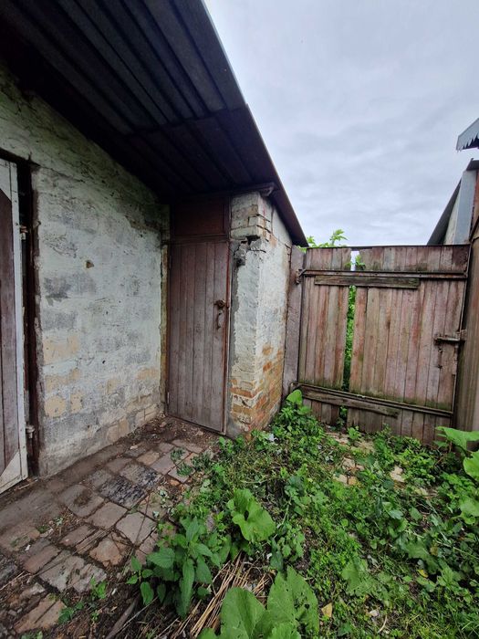 Продається будинок  у центрі с. Бабинці  для дачі чи нової забудови