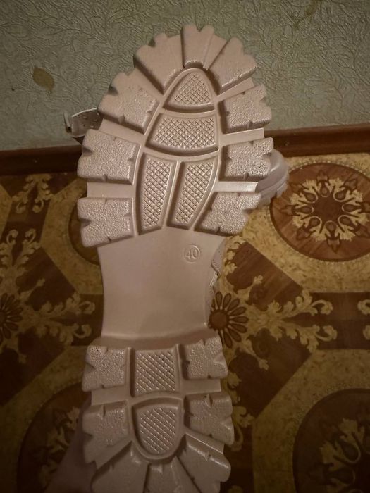 Продам новые ботиночки