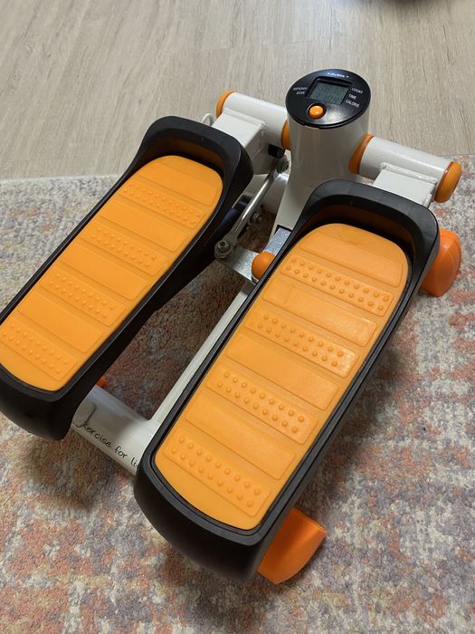 Степпер з еспандером та лічильником калорій .