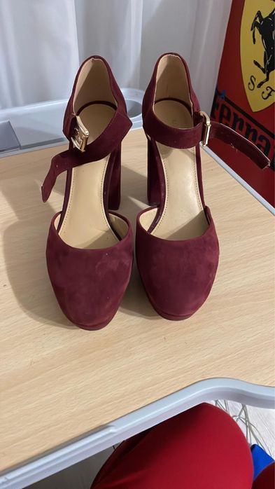 Продам босоніжки michael kors оригінал