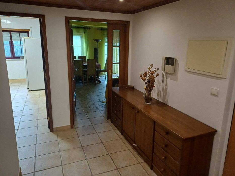 Aparador moderno em Cerejeira