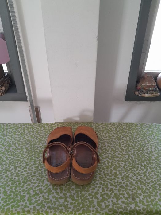 Vendo Sandálias de Criança ZARA muito bonitas como novas