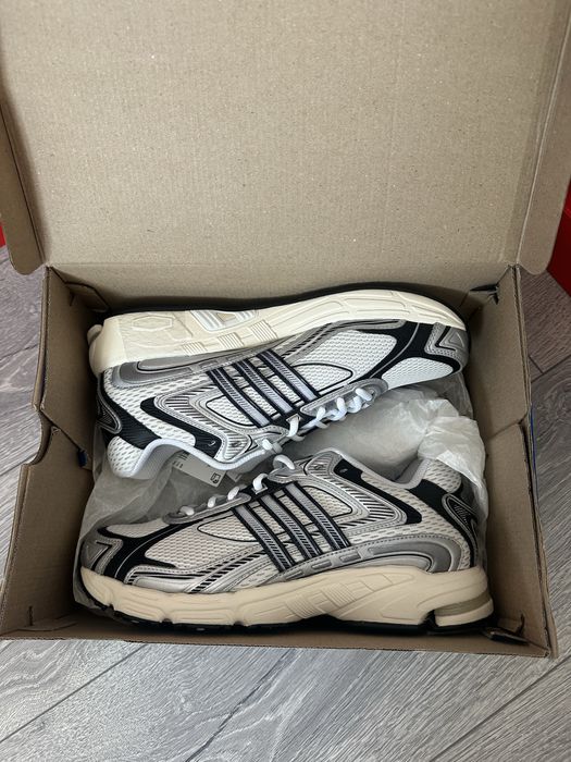 Оригінальні чоловічі кросівки adidas