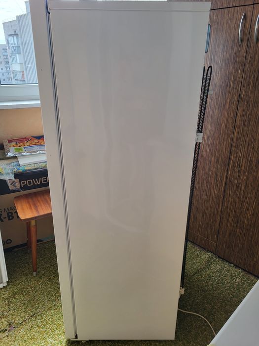 Морозильная морозильна камера Beko RFSA240M21W