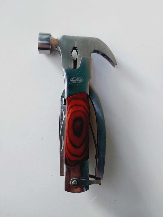 Multitool ( młotek kombinerki śrubokręt pilnik nożyk)