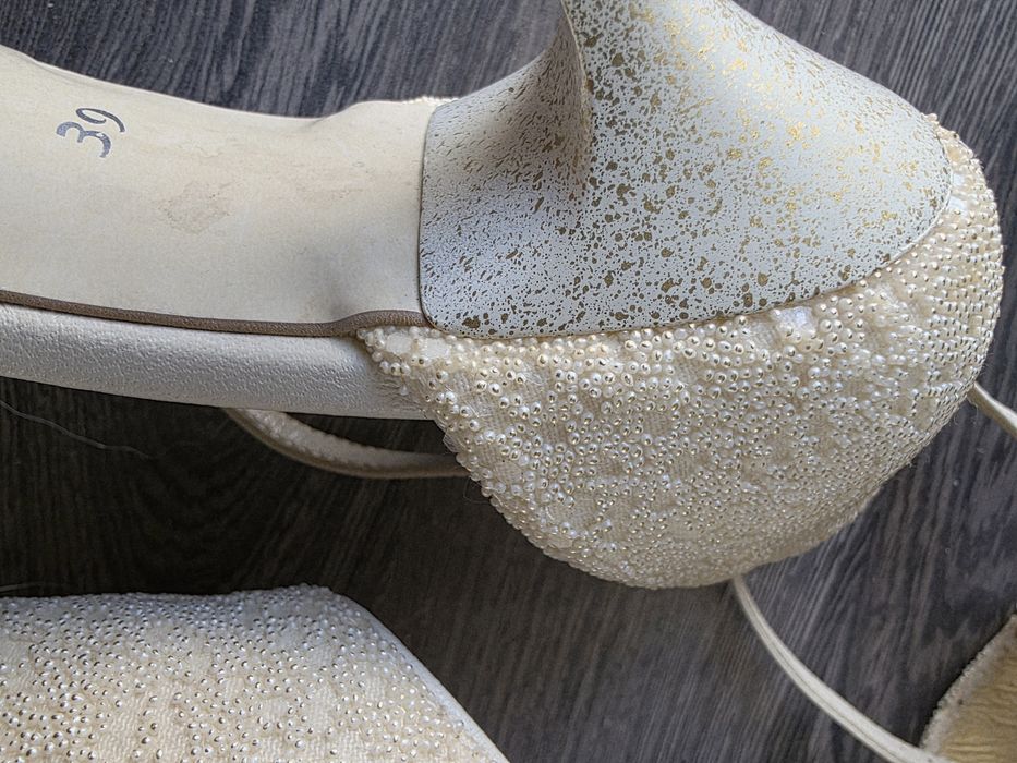 Kremowe buty 39 jak nowe