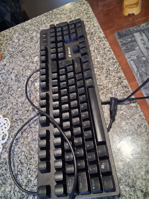 Teclado NPLAY preto