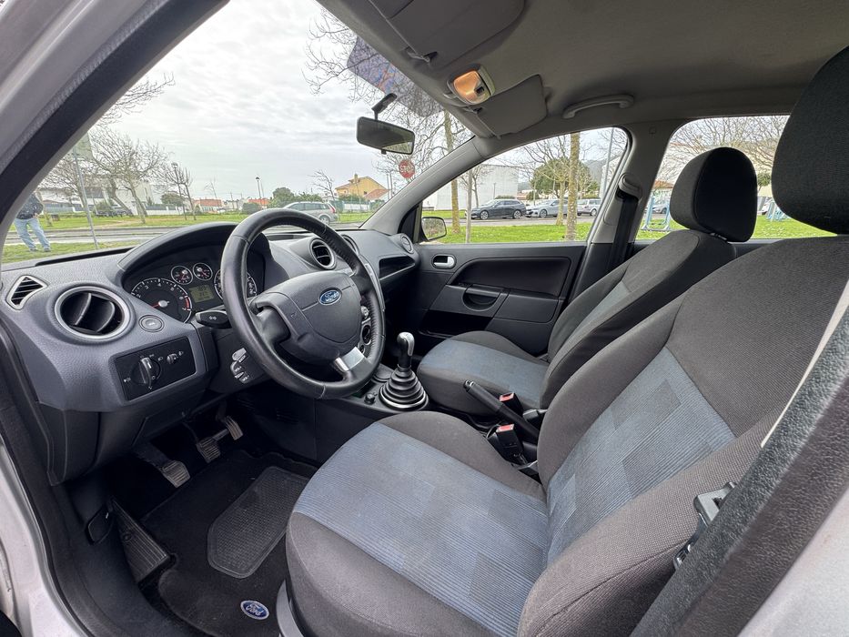 Ford Fiesta 1.25i - 100.000 Km - 18 Meses de Garantia