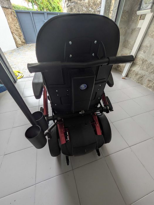 Cadeira Elétrica Nova com duas baterias.