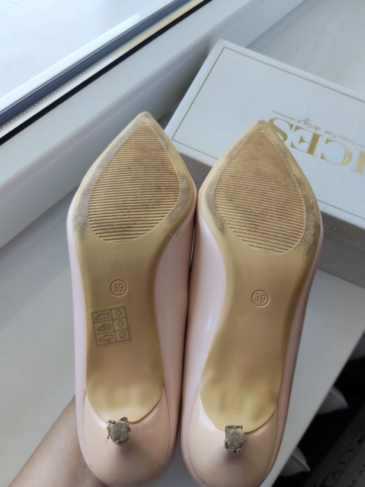 Buty pantofle czółenka 39 nude Vices