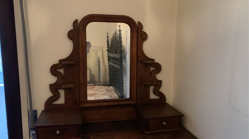 Cómoda antiga em Madeira de Carvalho