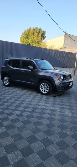 Продам надійну машину Jeep Renegade 2018