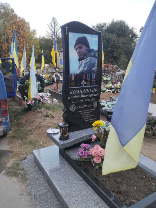 Пам'ятники  Меморіальні Комплекси Вироби з граніту