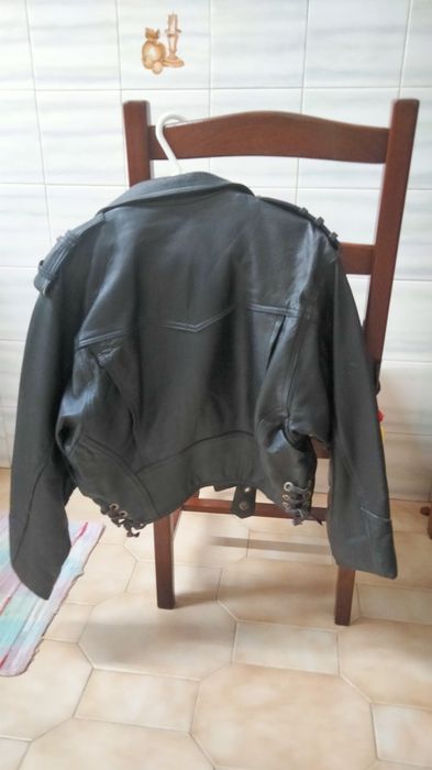 Casaco preto de senhora em pele