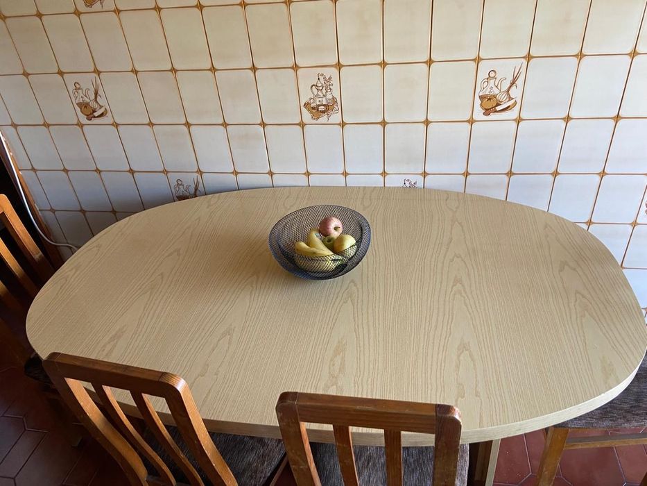 Mesa de cozinha +4 cadeiras