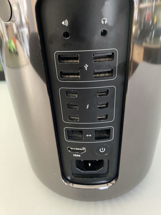 Apple mac pro 6.1 A1481  2xD500 32 GB ram 3,7 ghz