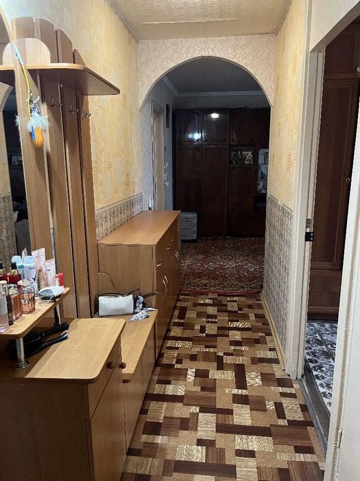 3 - комн. 64 м. кв. 7/9 эт. квартира, район Калиновой. Хорошее состояние.