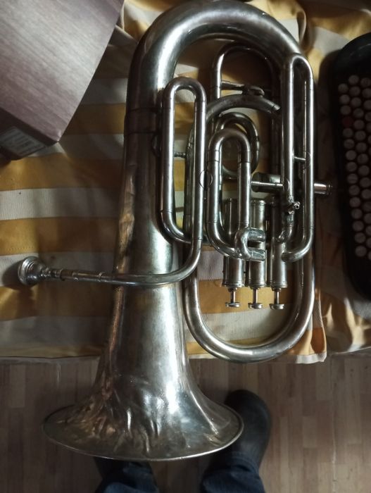 Trombone antigo para colecionadores ou tocar