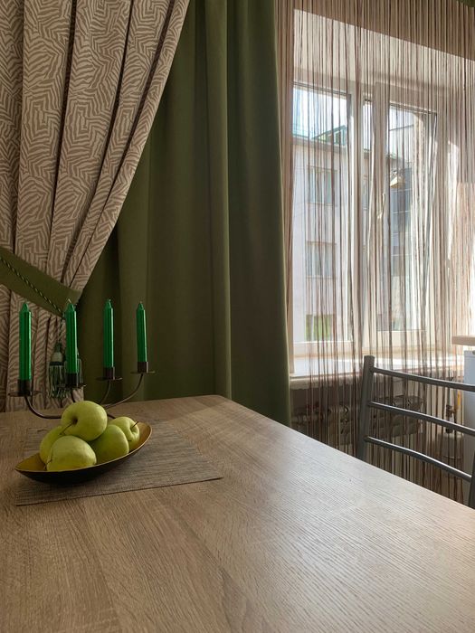 Центр. Вул. Замкова. Поруч парк та став. Власник. Подобово