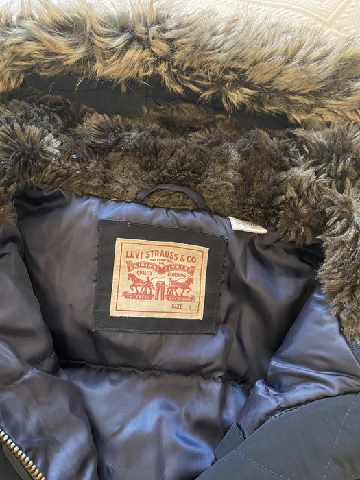 Kurtka puchowa Levis damska idealna