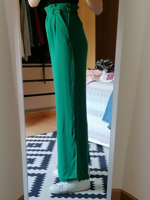 Calças de fato verdes