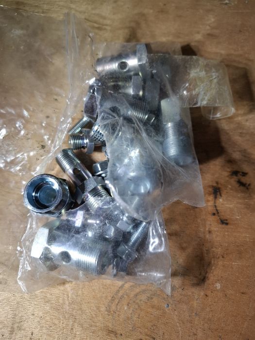 Rozdzielacz  dwusekcyjny sterowany  cewkami 12v tur