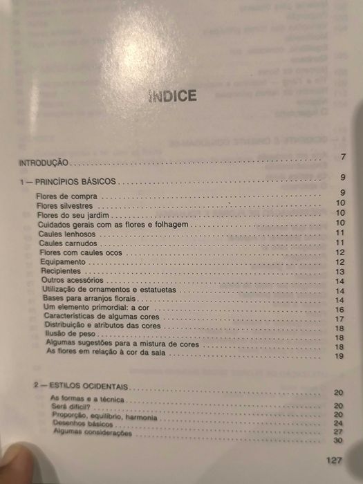 Manual de Arranjos Florais
de Edite Phillips