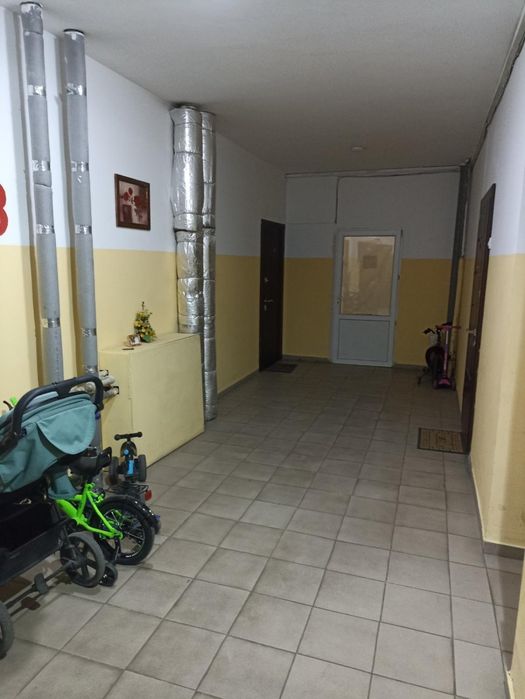 Продам 1-кім. квартиру з ремонтом, 3/10 пов., на вул. Грушевського (3-346-557)