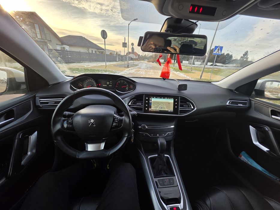 Peugeot 308 T9  bogato wyposażony! Szklany Dach !