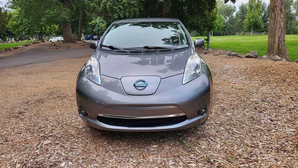 Nissan LEAF S      2015