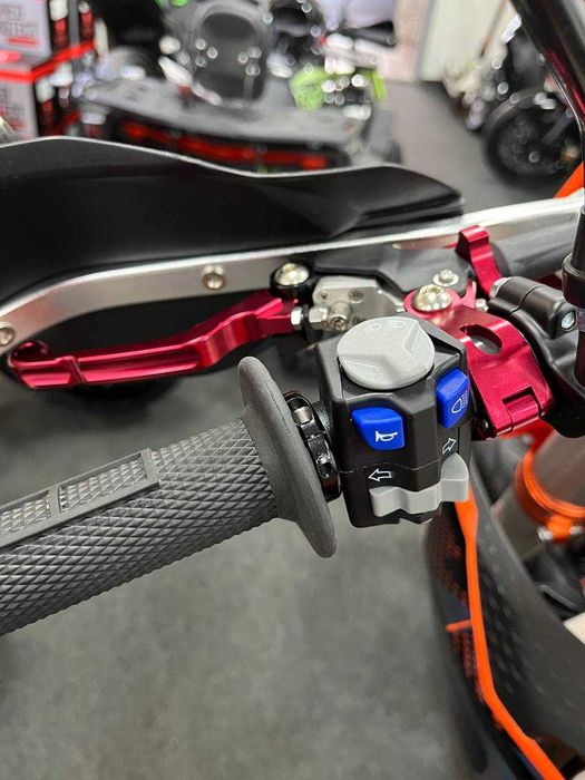 Мотоцикл STN V8 Motard