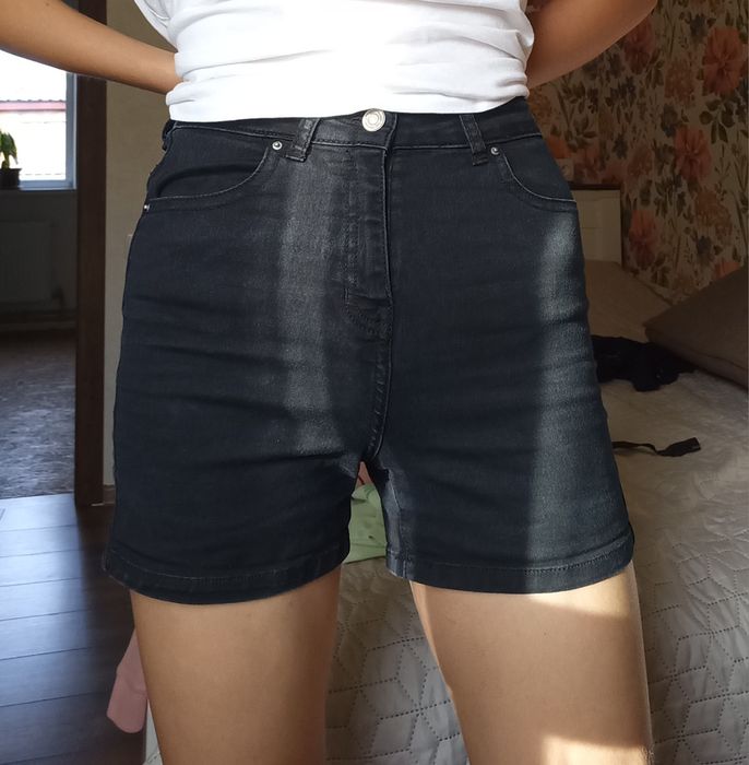 Чорні джинсові шорти