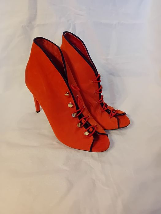 Szpilki botki czółenka Carinii rozmiar 40