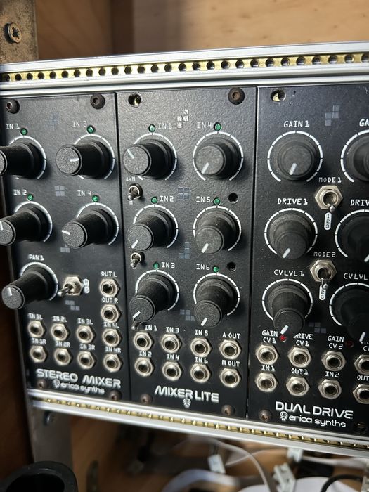 Módulos sintetizadores da Erica Synth