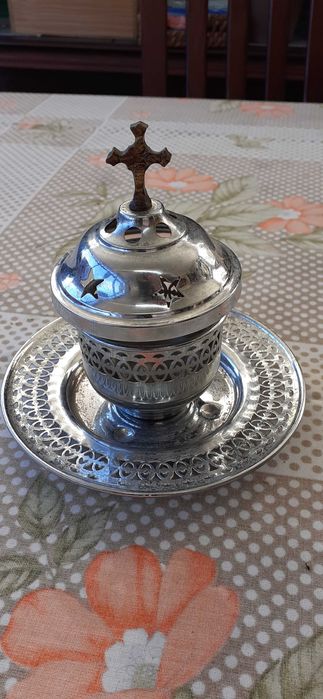 Difusor de incenso muito antigo, mas também muito bem conservado.