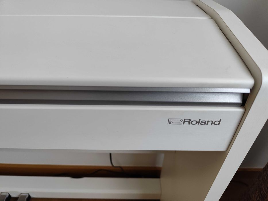 Piano digital Roland F140R WH Satin White