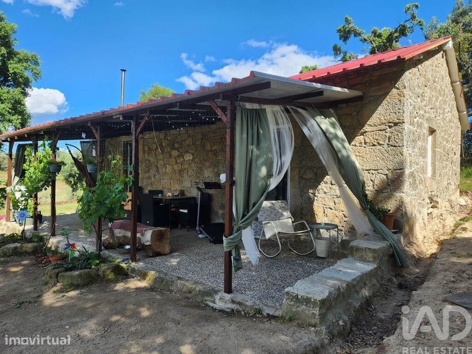 Casa de Campo T1 em Escalos de Baixo e Mata de 64 m2
