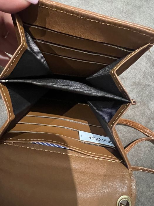 Гарна дівчача сумочка маленька але містка