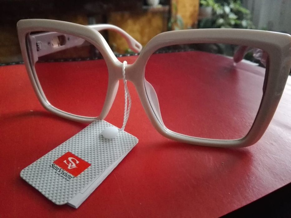 Okulary przeciwsłoneczne MK jasny beż